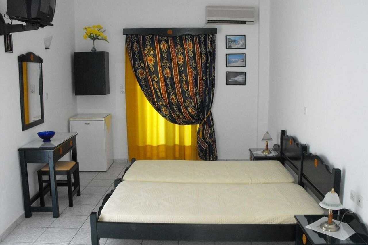 Anna Zisimos Hotel Adamantas  Bagian luar foto
